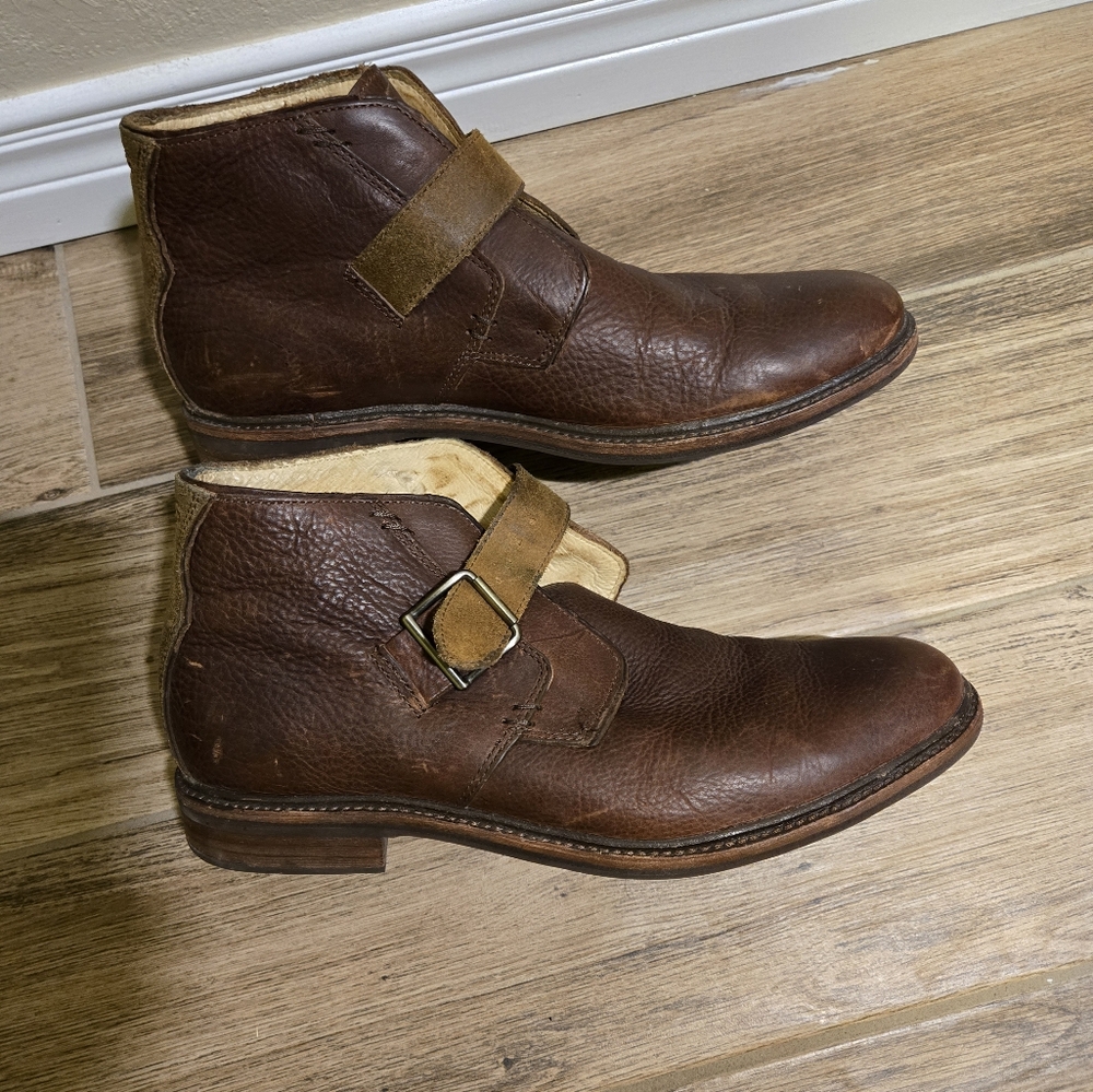 UGG Australia Mens sz 10 ankle boots Brown w buckle Casual Leather Shoes
